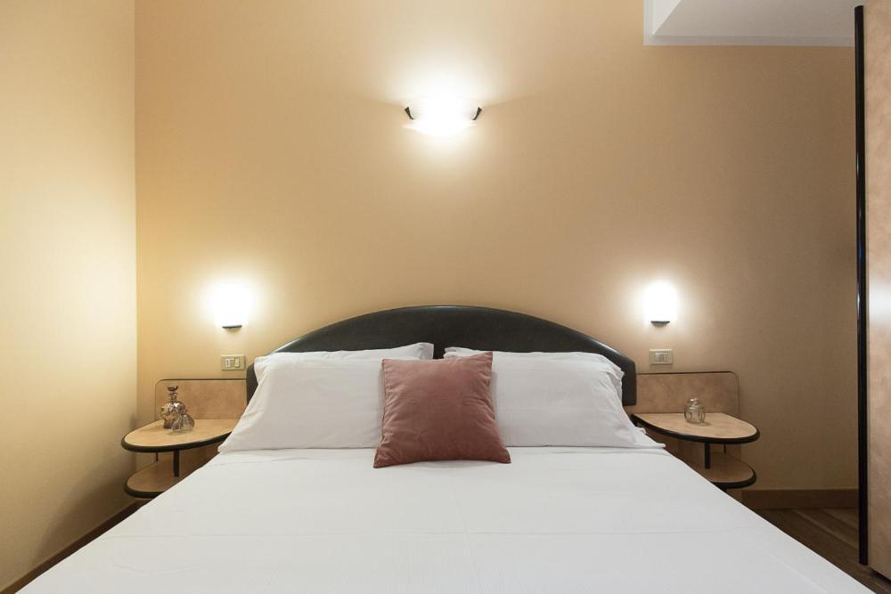 Hotel Trevi Riccione, In Centro Sul Mare Con Cucina Exterior foto