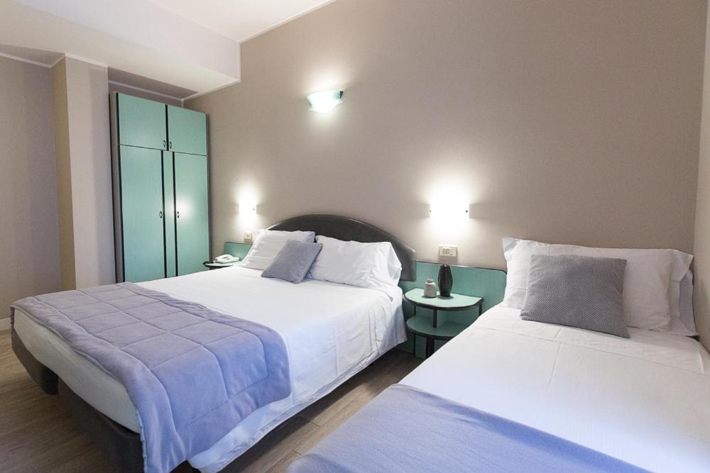 Hotel Trevi Riccione, In Centro Sul Mare Con Cucina Exterior foto