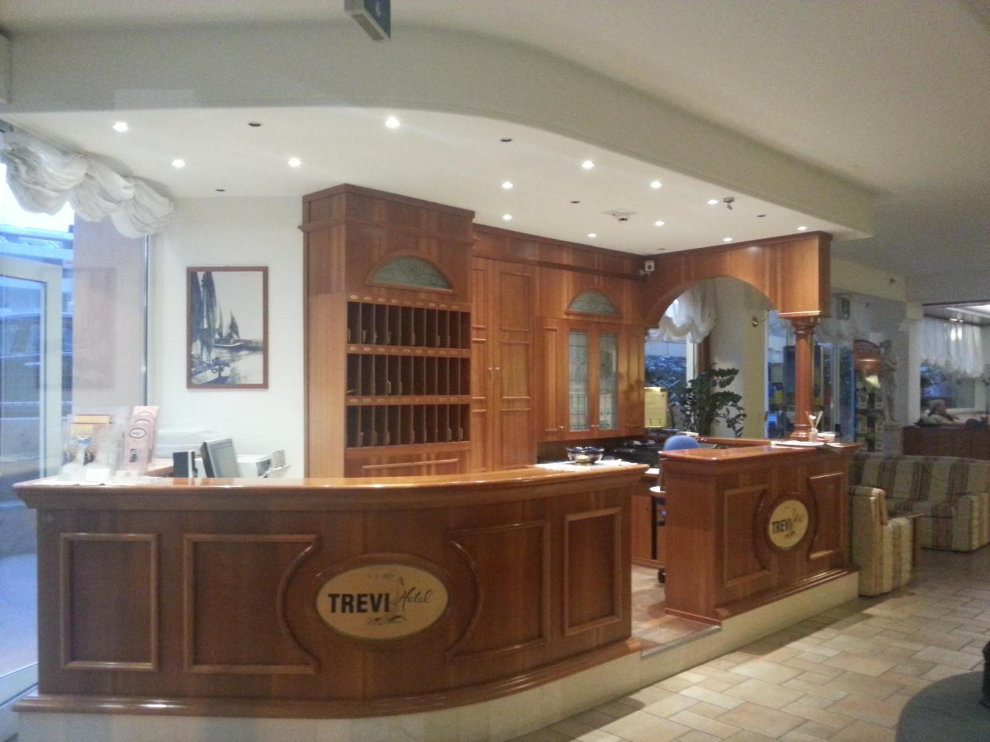 Hotel Trevi Riccione, In Centro Sul Mare Con Cucina Exterior foto