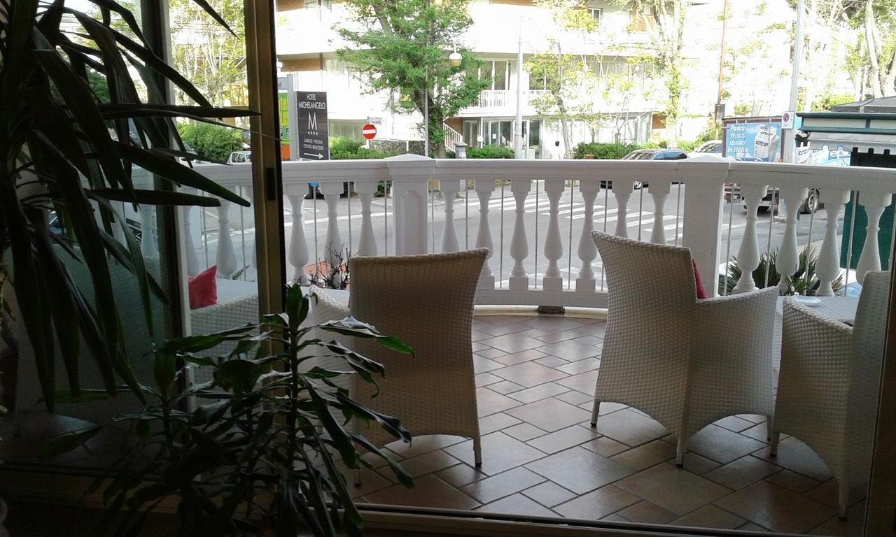 Hotel Trevi Riccione, In Centro Sul Mare Con Cucina Exterior foto
